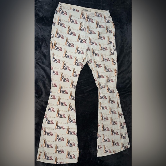 Women's Rock & Roll Western Print Pull On Flare Jean 31x34 - Picture 1 of 3